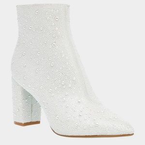 White Betsey Johnson Cady pearl ankle booties. Worn once. 8.5
